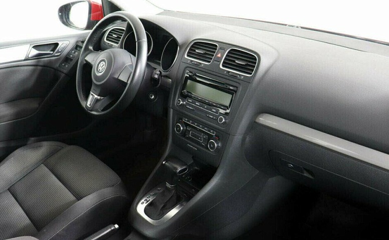 Volkswagen Golf 1.6 Робот