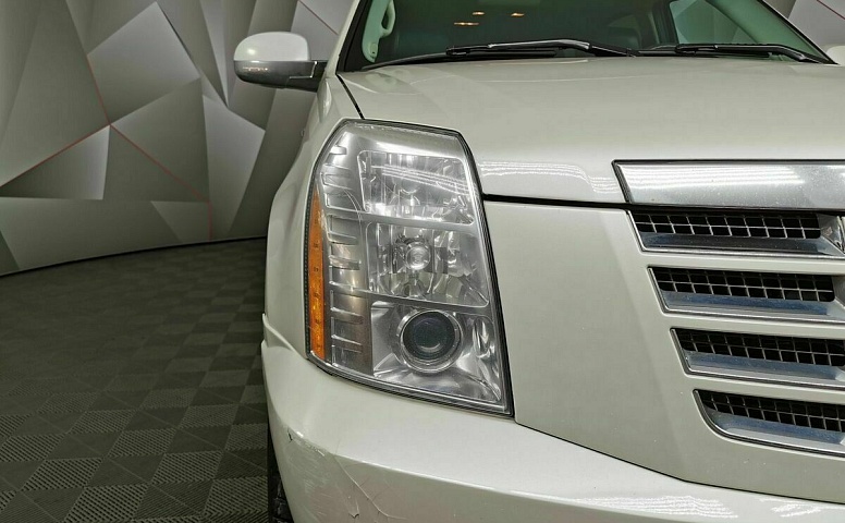 Cadillac Escalade 6.2 V8 АТ 4WD ESV (409 л.с.) Luxury ESV Белый