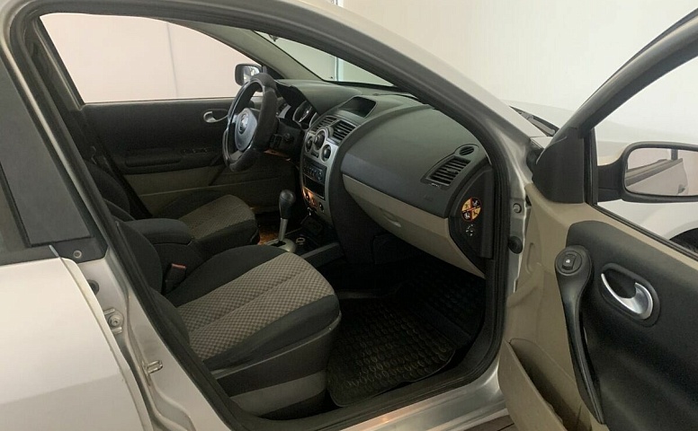 Renault MEGANE 1.6 AT (115 л.с.)
