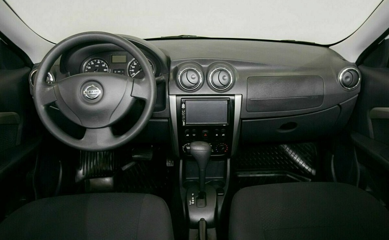Nissan almera