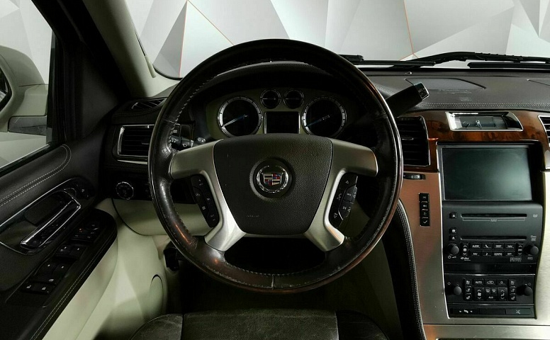 Cadillac Escalade 6.2 V8 АТ 4WD ESV (409 л.с.) Luxury ESV Белый