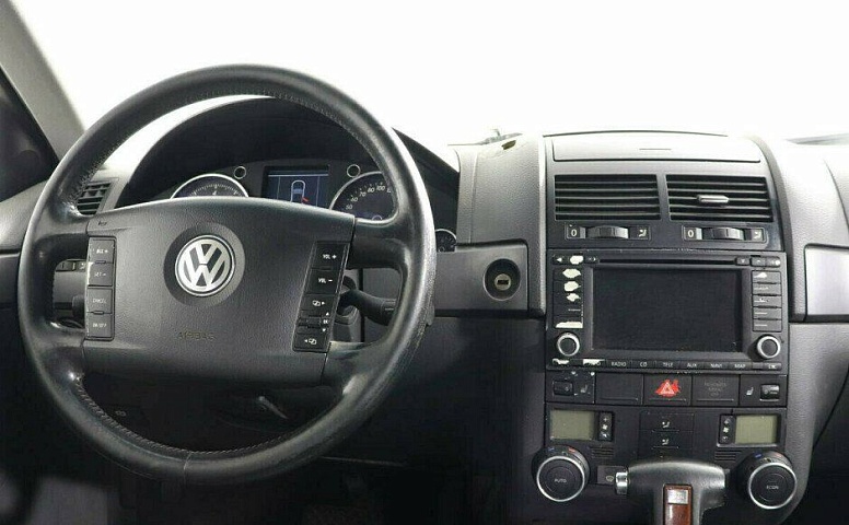 Volkswagen Touareg 3.2 Автомат