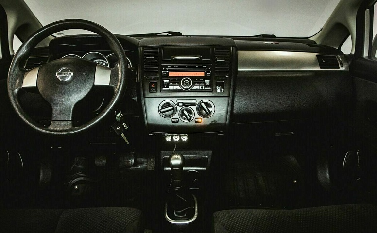 Nissan tiida