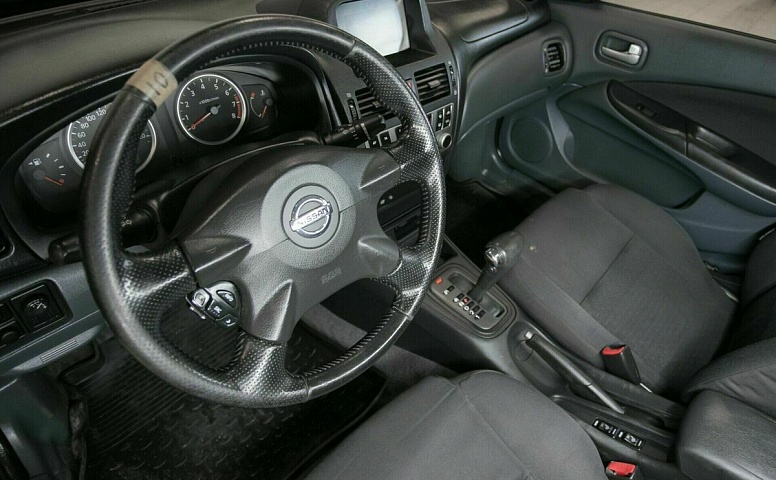 Nissan almera