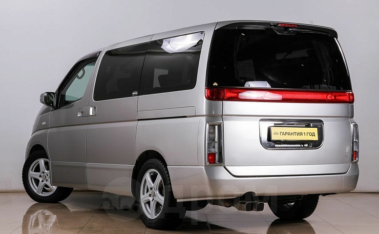 Nissan Elgrand, 2 поколение