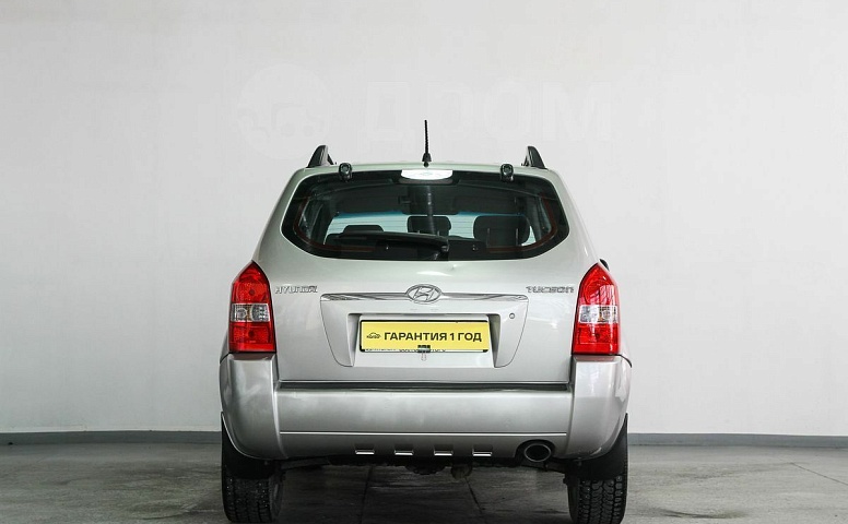Hyundai Tucson, 1 поколение