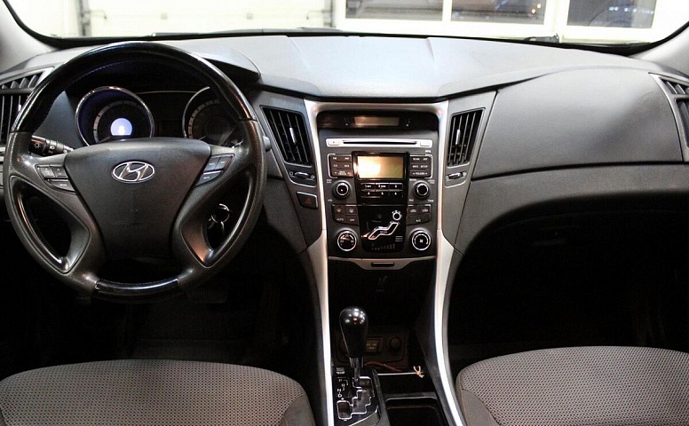 Hyundai Sonata VI (YF)
