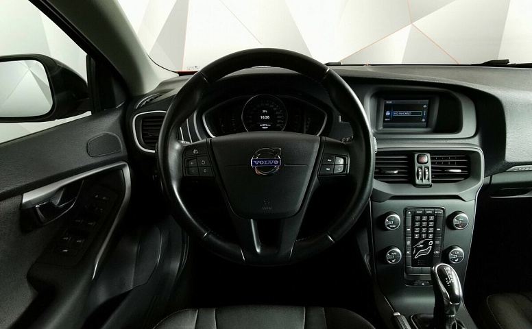 Volvo V40 1.6 D2 Powershift (114 л.с.) Красный
