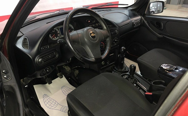 Chevrolet NIVA 1.7 MT (80 л.с.) 4WD