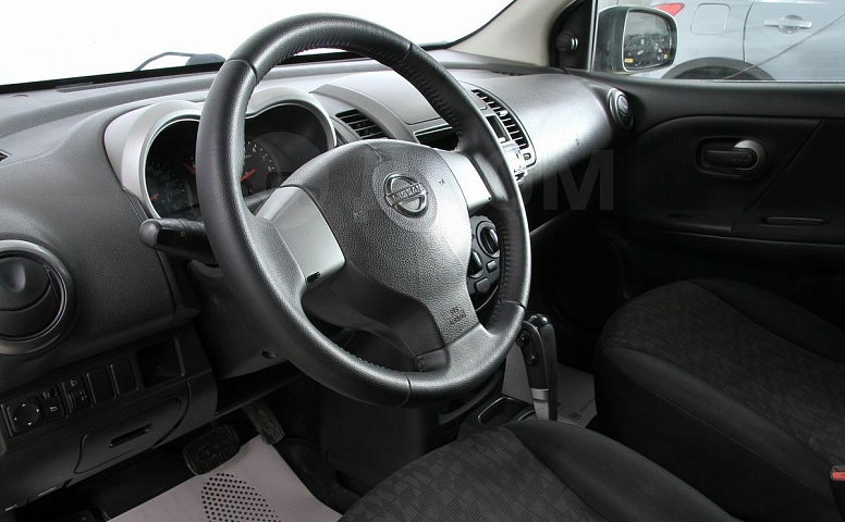 Nissan Note, 1 поколение