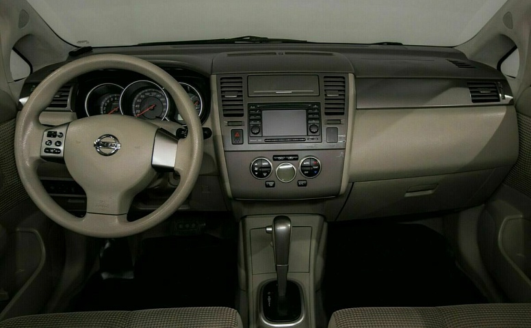 Nissan tiida