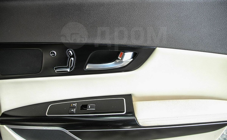 Kia Quoris, 1 поколение