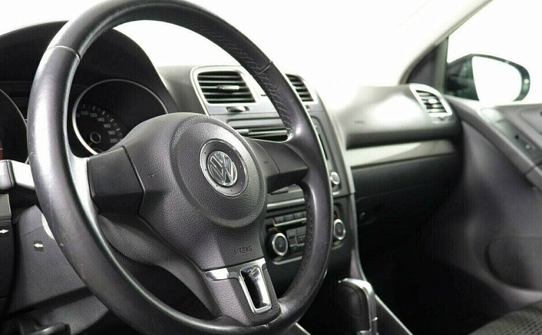 Volkswagen Golf 1.6 Робот