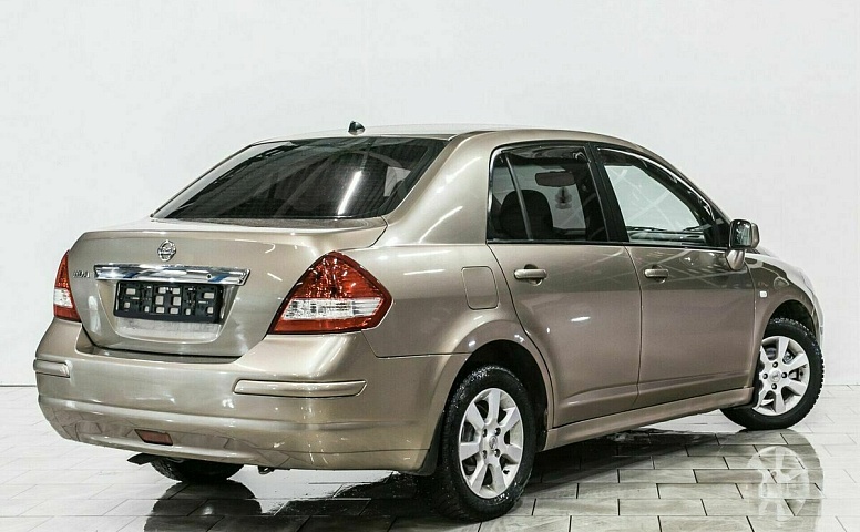 Nissan tiida