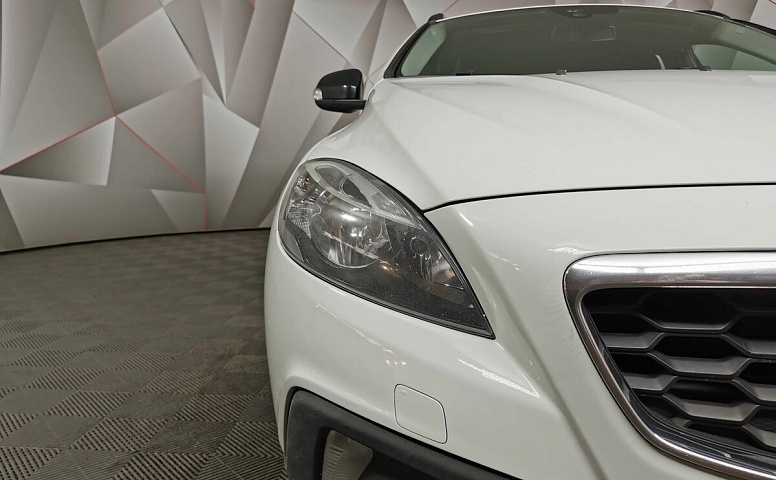 Volvo V40 1.6 D2 Powershift (114 л.с.) Белый