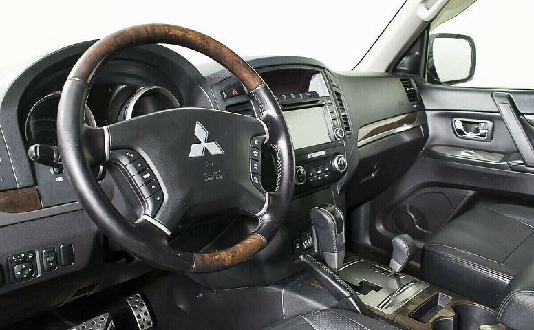 Mitsubishi Pajero IV