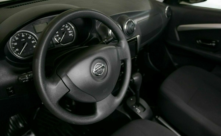 Nissan almera