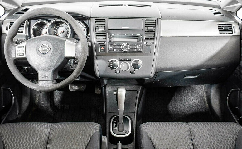 Nissan tiida