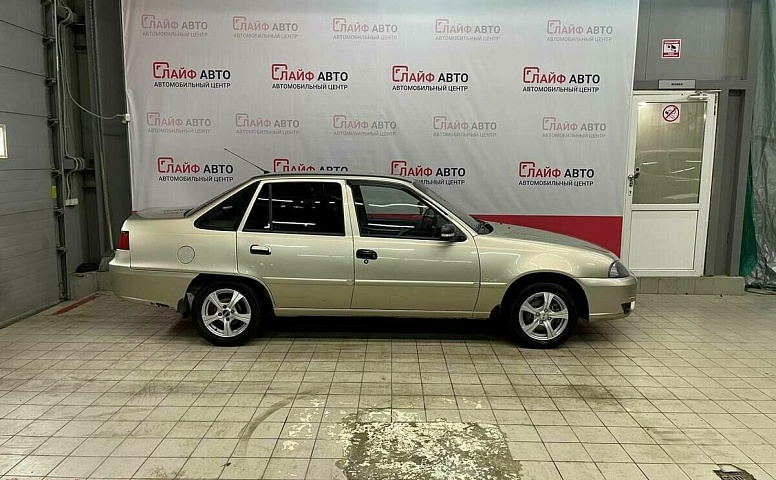 Daewoo NEXIA 1.6 MT (109 л.с.)