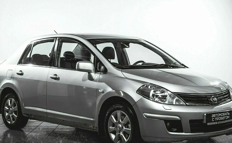 Nissan tiida