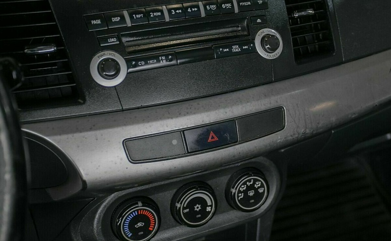 Mitsubishi lancer