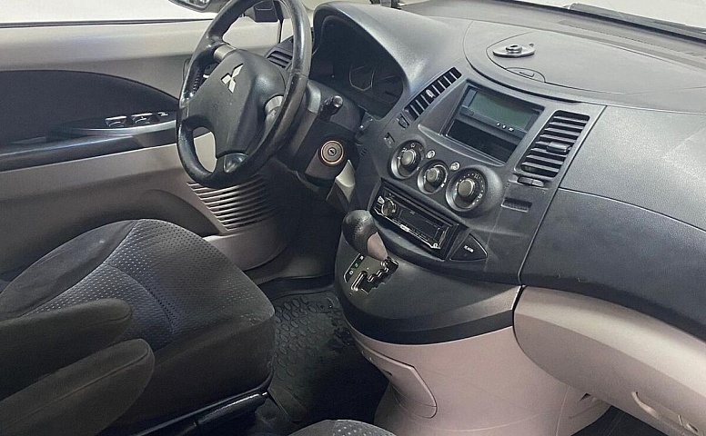 Mitsubishi Grandis