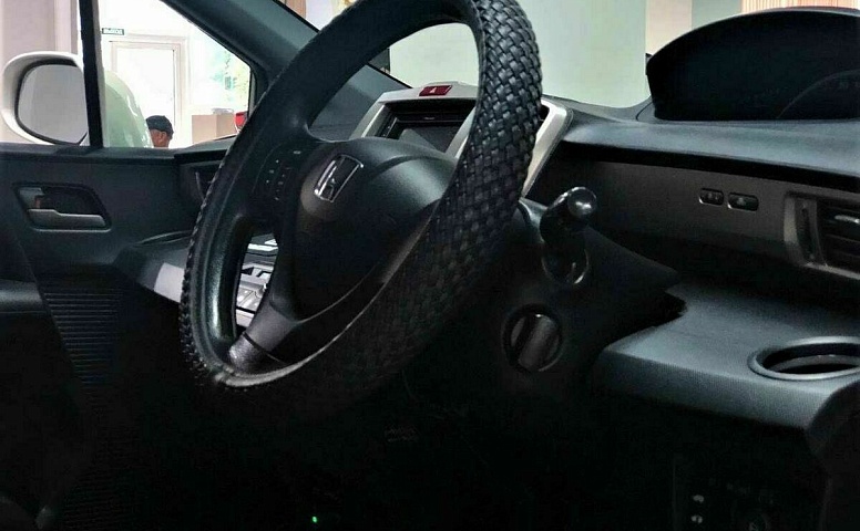 Honda freed spike i