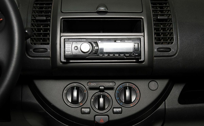 Nissan Note, 1 поколение