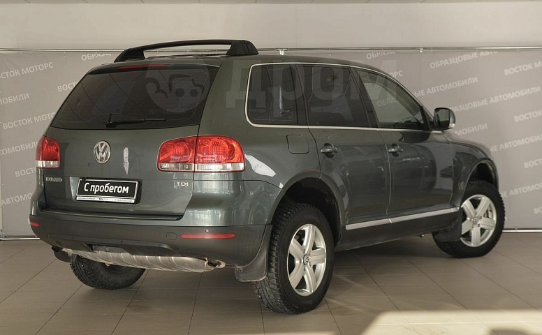 Volkswagen Touareg, 1 поколение