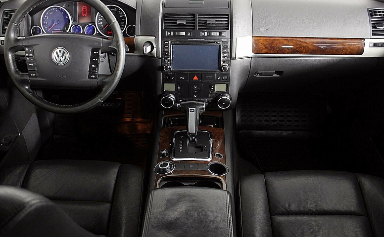 Volkswagen Touareg I Рестайлинг
