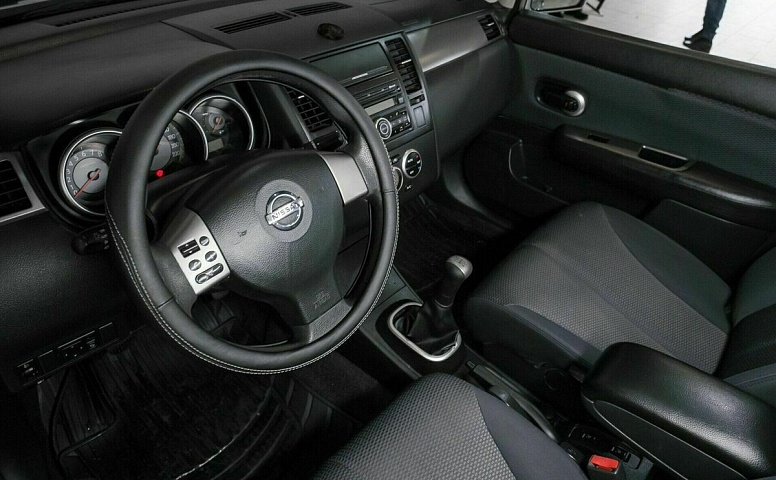 Nissan tiida