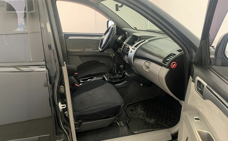 Mitsubishi PAJERO_SPORT 2.5d MT (178 л.с.) 4WD