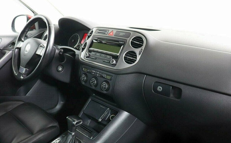 Volkswagen Tiguan 2.0 Автомат