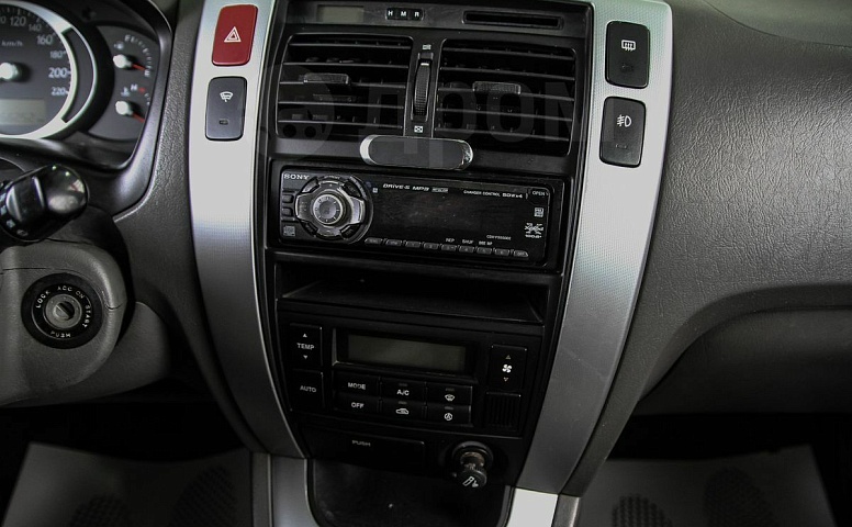 Hyundai Tucson, 1 поколение