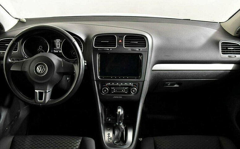 Volkswagen Golf 1.2 Робот