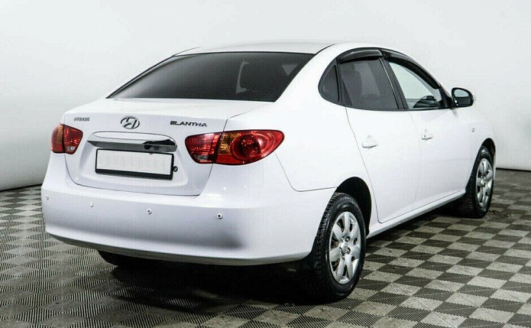 Hyundai Elantra 1.6 Автомат