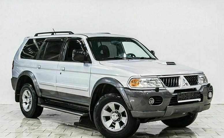 Mitsubishi pajero sport