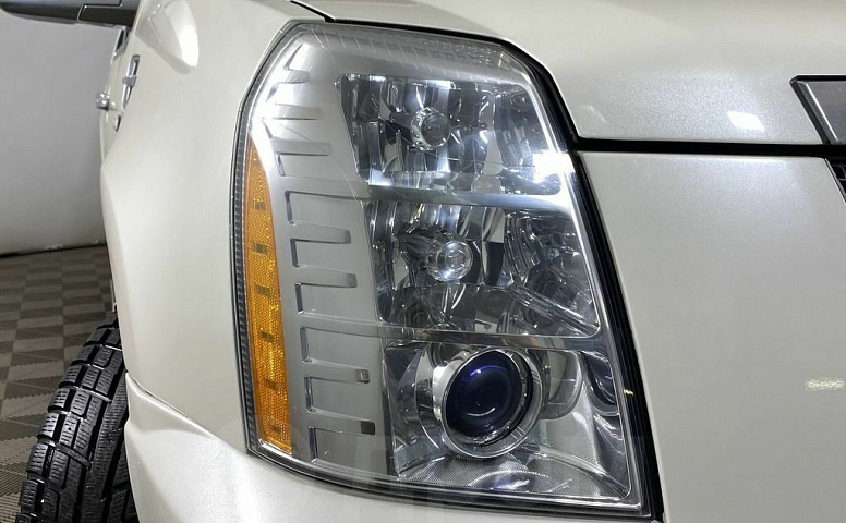 Cadillac Escalade, 3 поколение