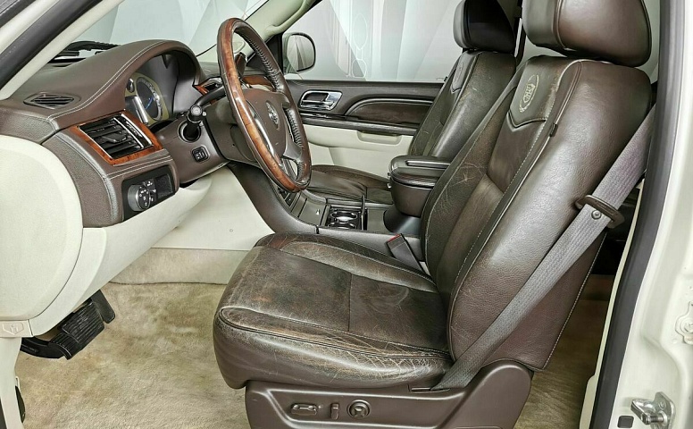 Cadillac Escalade 6.2 V8 АТ 4WD ESV (409 л.с.) Luxury ESV Белый