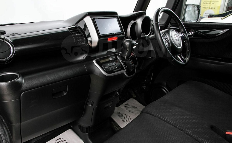 Honda N-BOX, 1 поколение