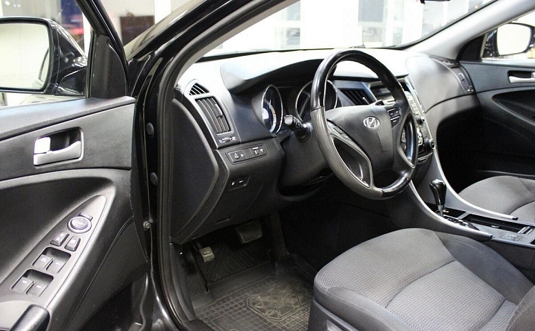Hyundai Sonata VI (YF)