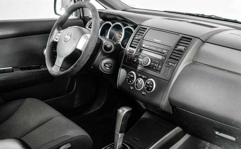 Nissan tiida