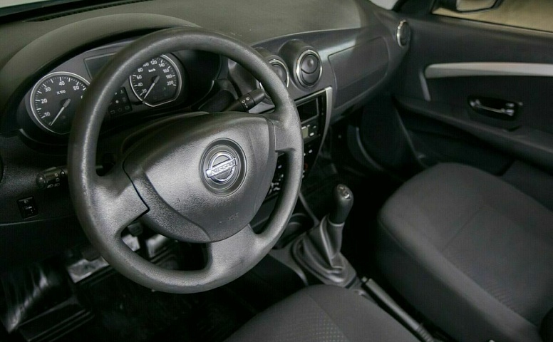 Nissan almera