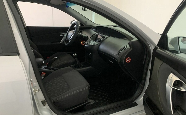 Nissan PRIMERA 1.6 MT (109 л.с.)