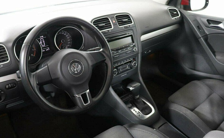 Volkswagen Golf 1.6 Робот