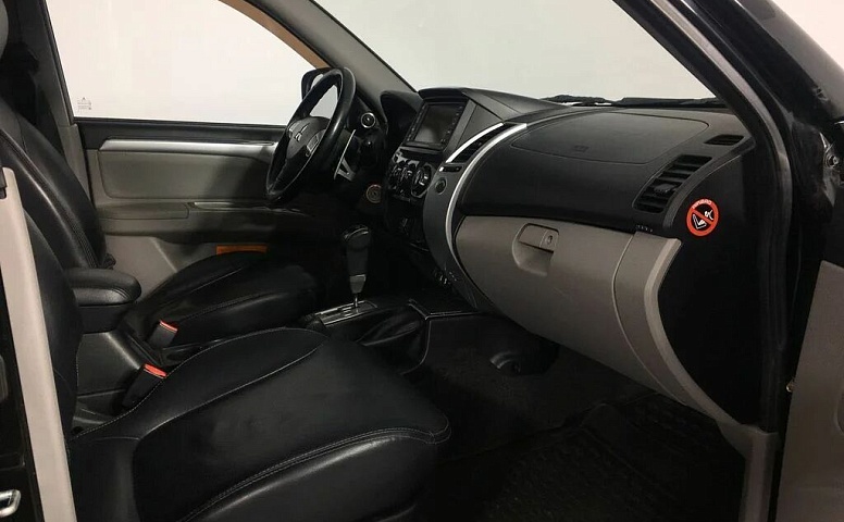 Mitsubishi pajero sport ii