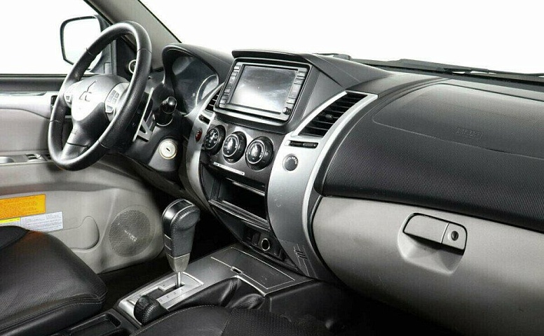 Mitsubishi Pajero Sport 2.5 Автомат