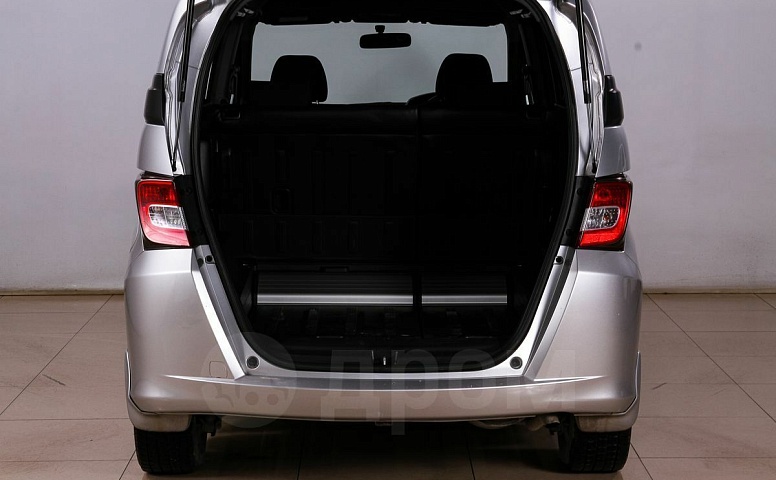 Honda Freed Spike, 1 поколение