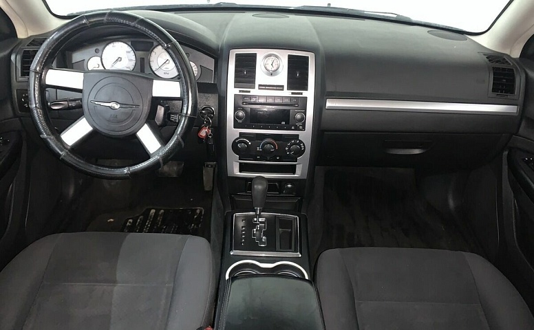 Chrysler 300C 2.7 AT (193 л.с.)