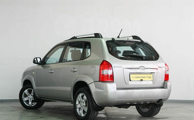 Hyundai Tucson, 1 поколение